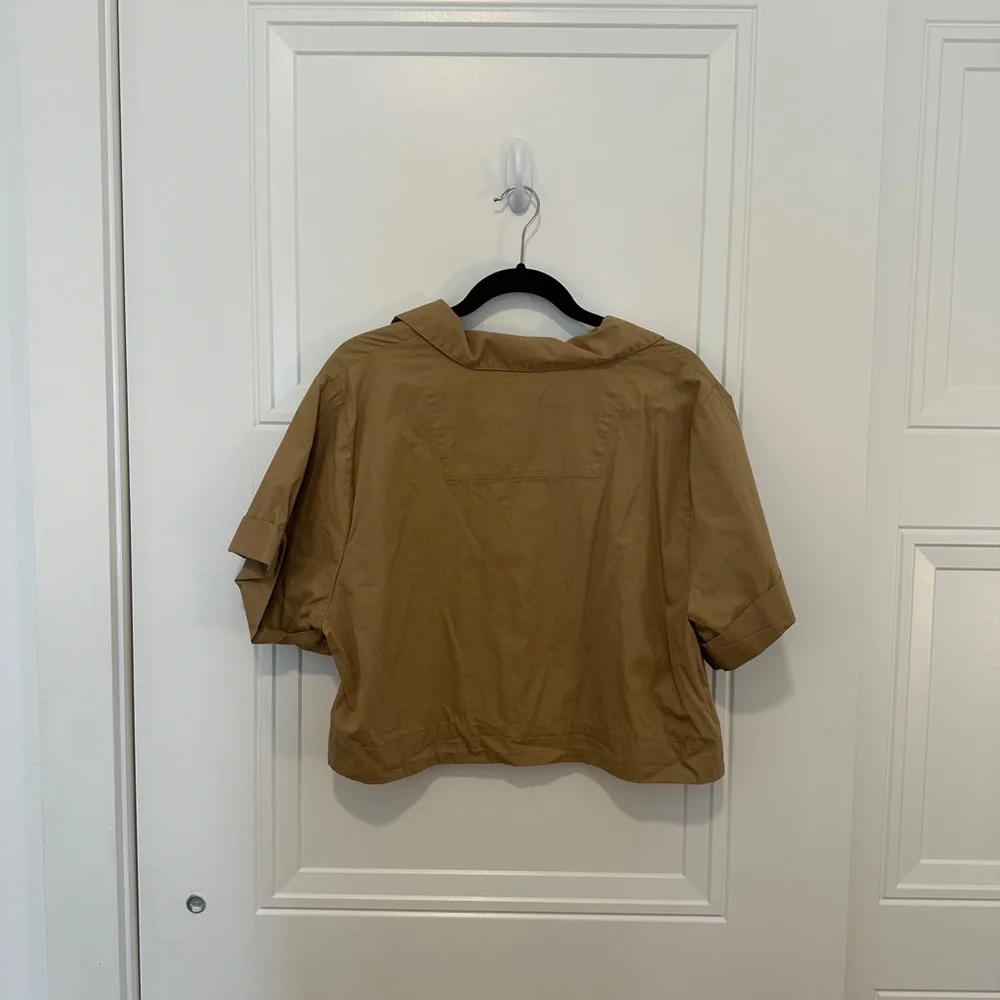 Banana Republic Tan Short Sleeve Button-Up Cropped Shirt - Picture 2 of 3